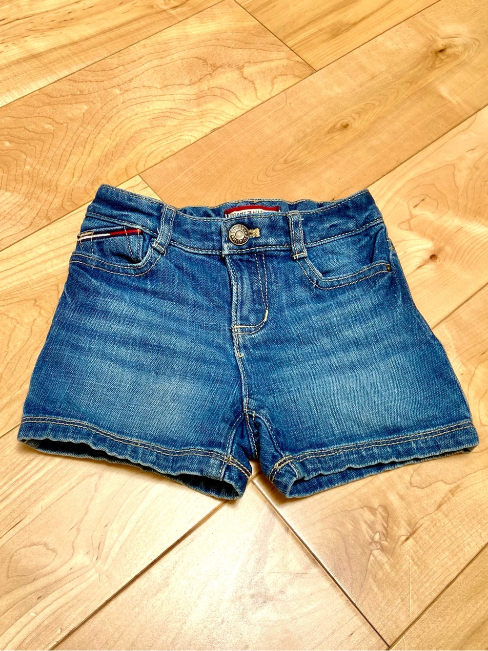 Toddler boys size 2T Tommy Hilfiger denim Jean shorts